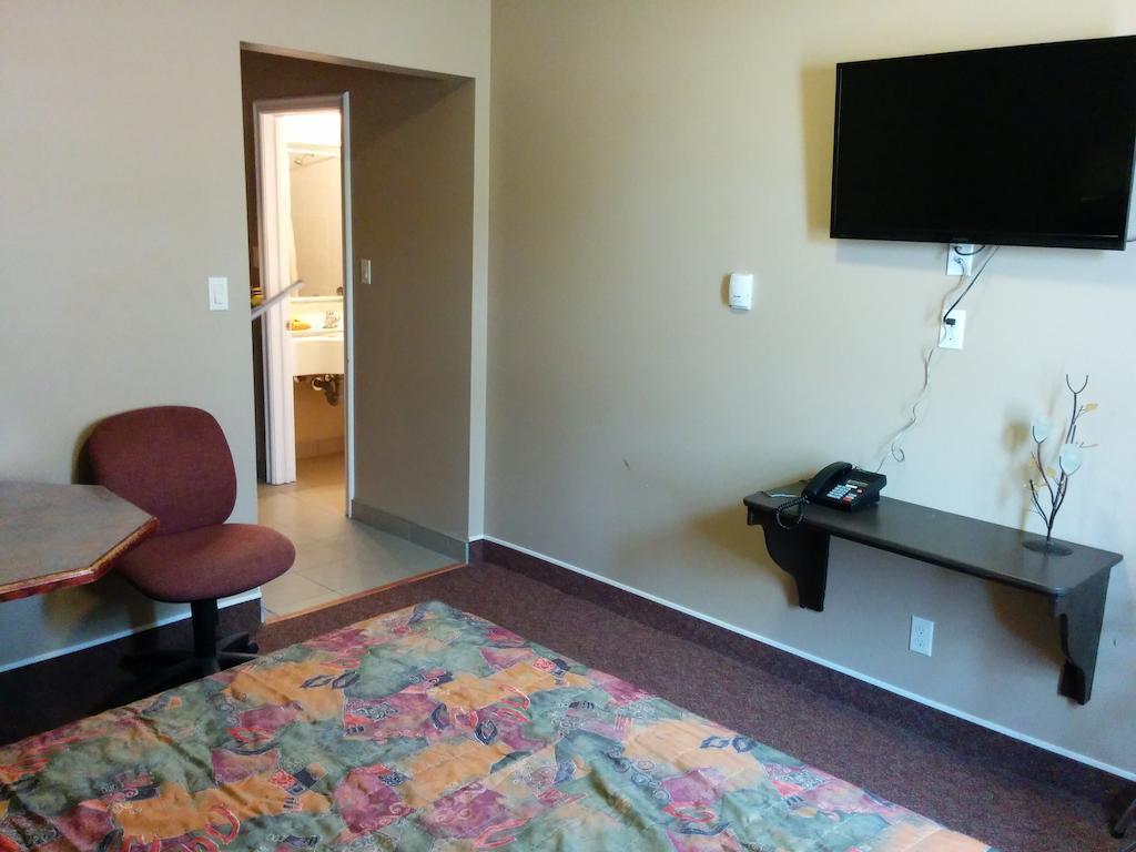 Bonnyville Hotel Экстерьер фото