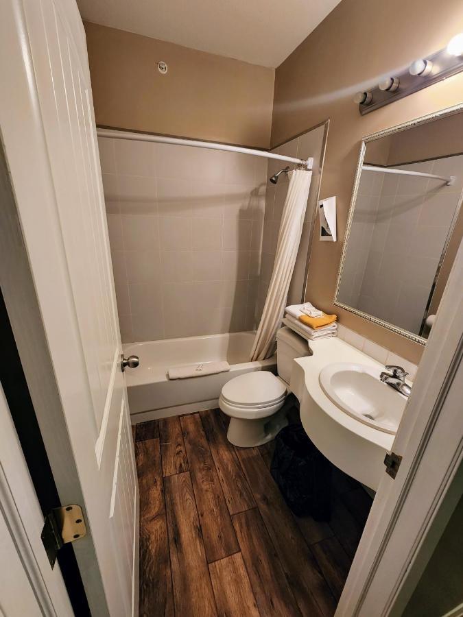 Bonnyville Hotel Экстерьер фото