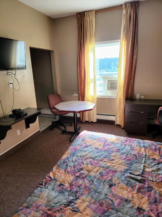 Bonnyville Hotel Экстерьер фото