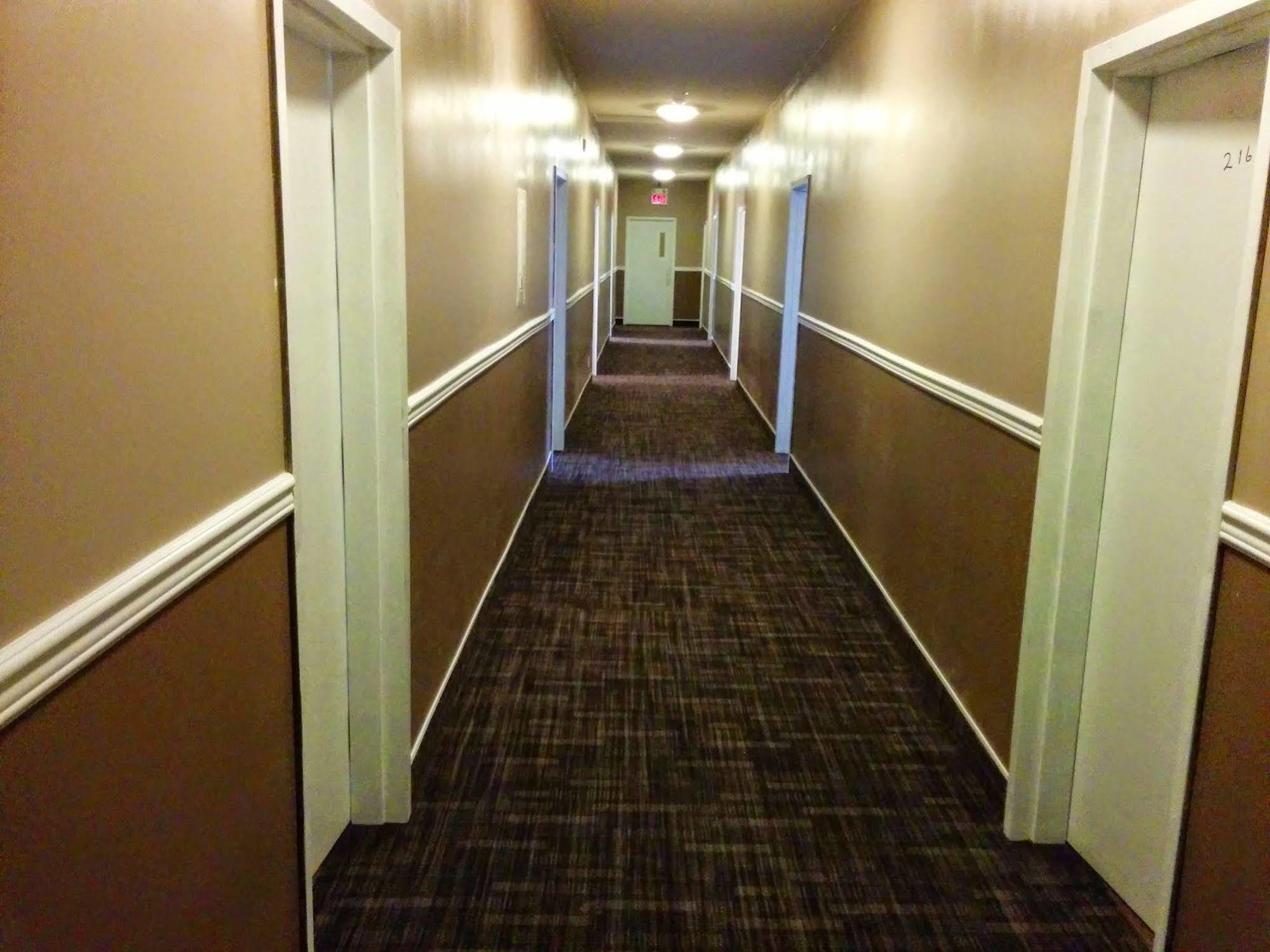 Bonnyville Hotel Экстерьер фото