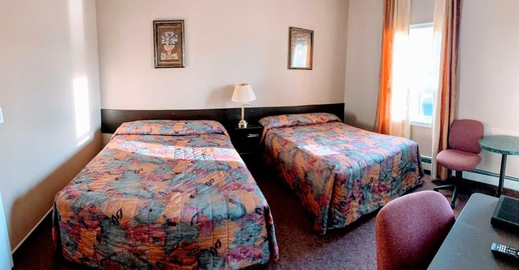 Bonnyville Hotel Экстерьер фото