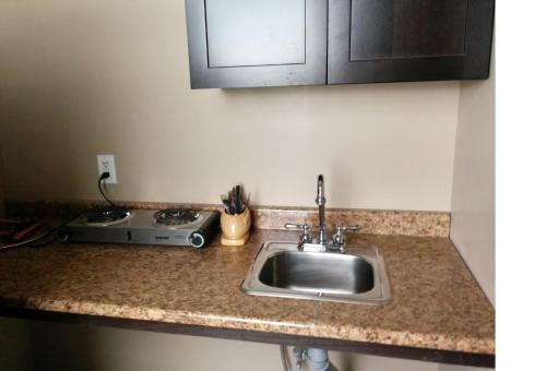 Bonnyville Hotel Экстерьер фото